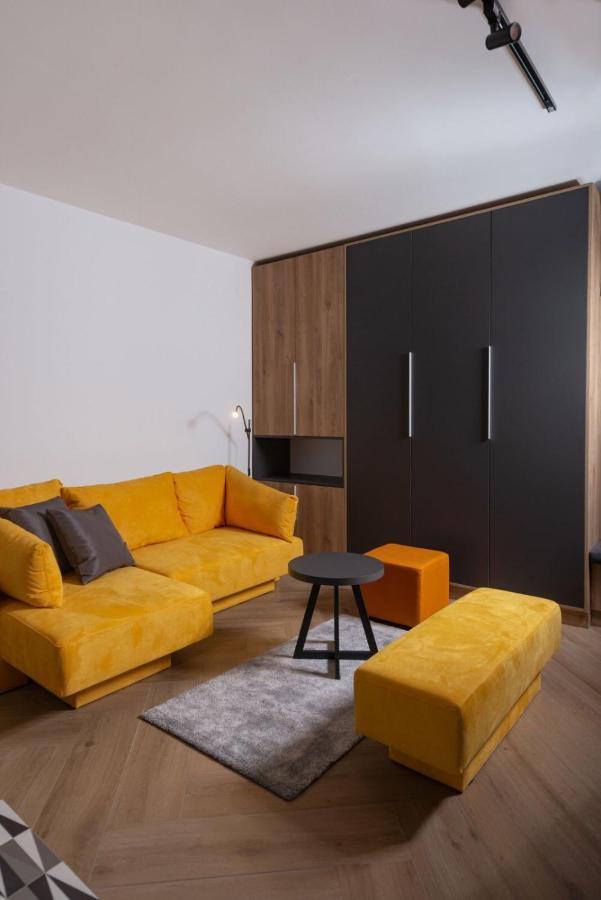 Republic Square Apartment - With Garage โนวีซาด ภายนอก รูปภาพ