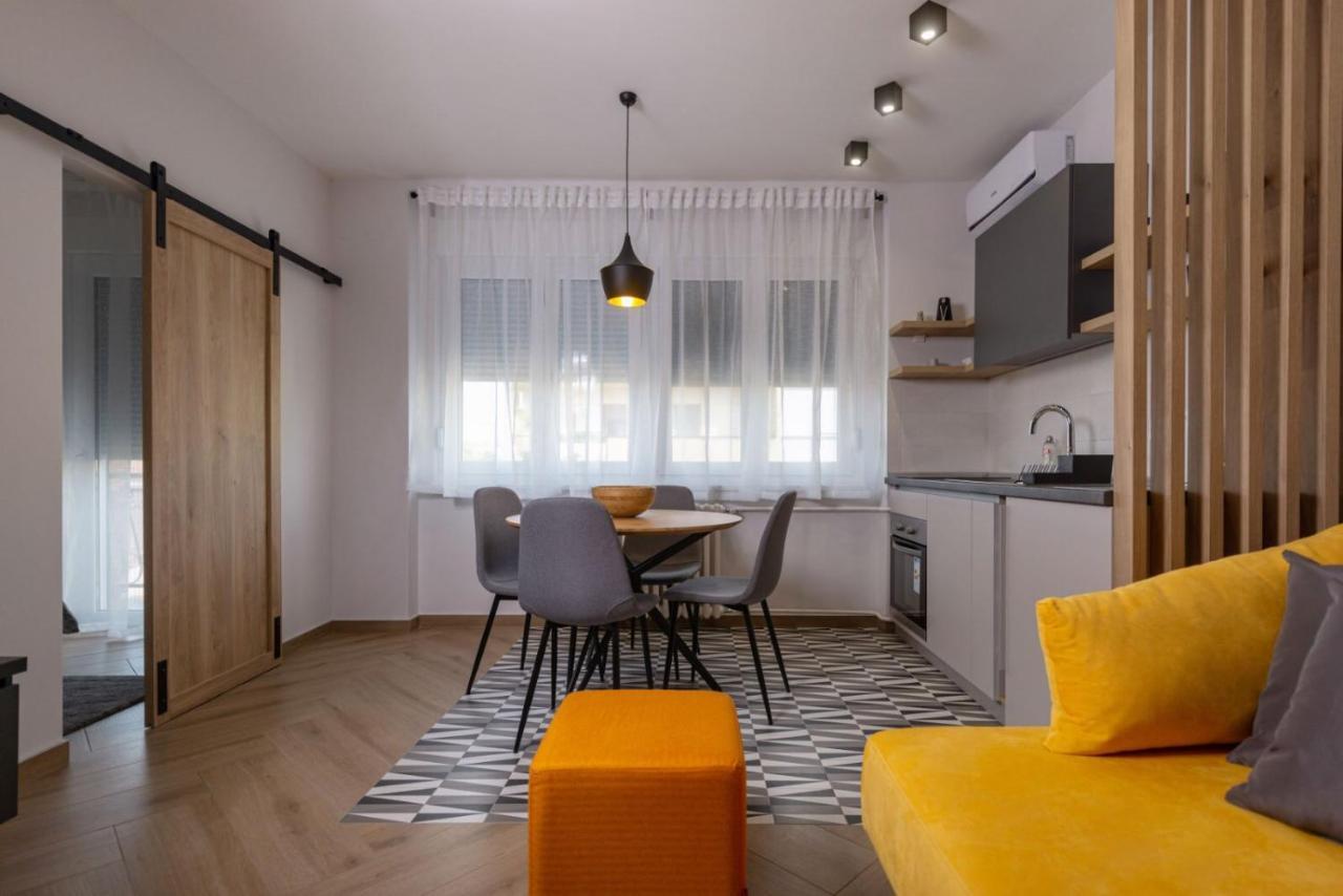 Republic Square Apartment - With Garage โนวีซาด ภายนอก รูปภาพ