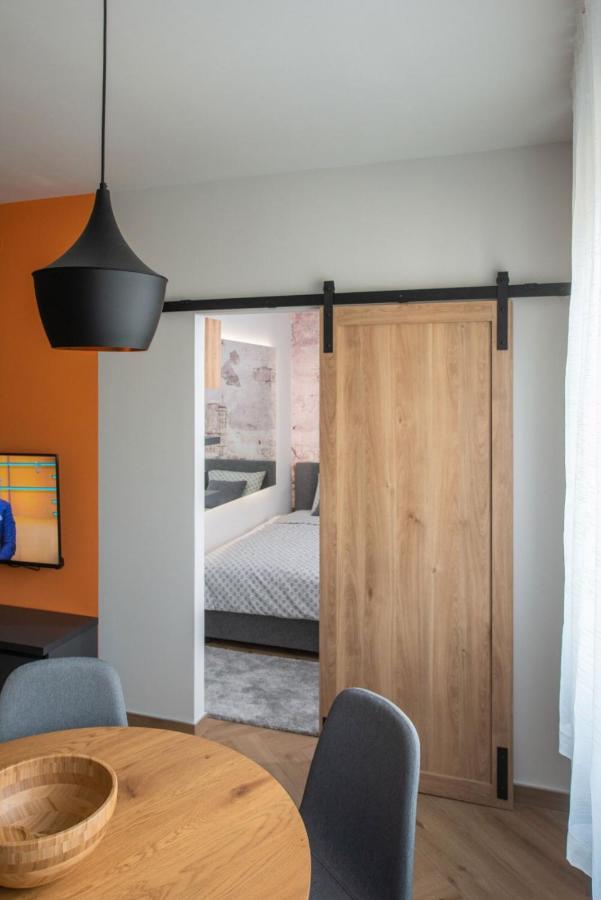 Republic Square Apartment - With Garage โนวีซาด ภายนอก รูปภาพ