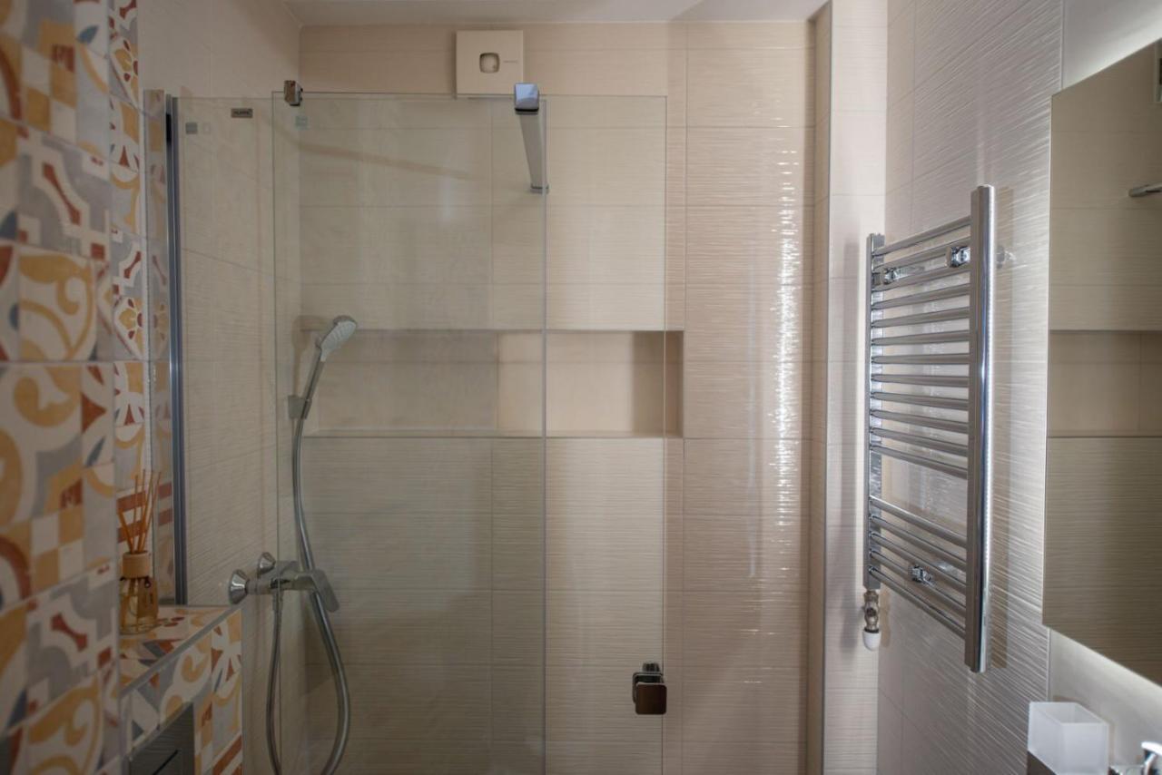 Republic Square Apartment - With Garage โนวีซาด ภายนอก รูปภาพ